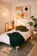 Modern Studio Apartment with Kitchenette near Belfast