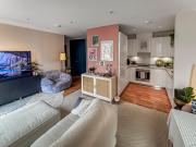 Entire 1 Bed Flat - Top Floor - Best Location