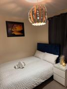 Modern room w FastWifi, Netflix Kitchen Garden view