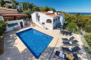 Villa León en Denia, vacaciones con barbacoa en terraza, piscina privada y vistas al Mediterráneo by Family Homes