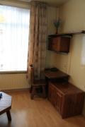 3-bedroom home, walking distance to train station