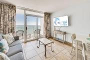 Amazing Honeymoon Direct Oceanfront Suite w Pools