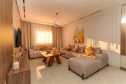 Luxury and Beautiful Stay- King Size Bed- AC - Comfort and Serenity - Near City Center
