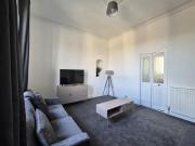 Modern Top Floor 2BR apartment
