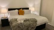 House- Sleeps 6 & Free Parking