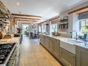 Top Burton Bradstock