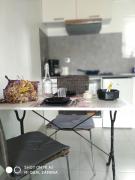Studio cosy La Ciotat idéal couple avec cuisine & wifi