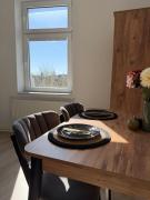 Livemore24 - Apartment 2 in Oberhausen WLAN - Smart-TV - 24-7 Check-in und Küche