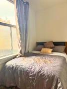 202Bright & Cozy Room on Bathurst Walkable Location