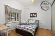 Elegant Double Room Lidcombe - Close to Transport & Shops - Shared Bathroom