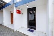 RedDoorz Syariah Plus near Jatiwarna Toll Gate