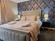 Old Coach House Apartment with Garage