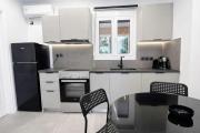 Glyfada Garden Apt with Open Sunset Views by ΜΡS