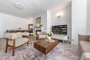 Central London 3 Bedroom Apartment with Private Garden - 1 Min to Earls Court Station Sleeps 8