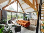 Stunning Glass Cottage in the Countryside 706