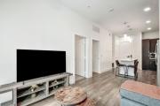 1BR Pool View, Walk to River Walk, Free Parking