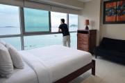 Lujoso depa con piscina, gym, jacuzzi frente a las peñas Guayaquil, Ecuador