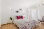 Spacious and Central, 6 min Walk to Beach