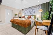 Cosy 2bed, 2 bath in vibrant Oval, Kennington by Gold Stays
