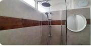 Spacious King Room near Victoria - Zone 1