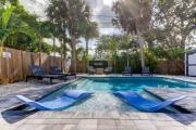 Walk to beach (1 block), pool, putt putt, triplex