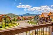 Stunning dog-friendly mountain condo with hot tub gas grill & AC