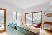 2-story home near Main St with private hot tub deck patio ski & mtn views