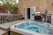 Newly remodeled home with arge private hot tub fireplace & nearby park