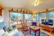 Dog-friendly cabin near the beach with expansive furnished deck & lovely views