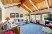 Lakefront home with loft two decks with amazing views kayaks & dock access