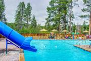 Gorgeous Mountain View & Access to a Pool Hot Tub Gym - Near Skiing