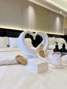 Venice Luxe Twin Bed Stay ,Pool, Kitchen For Max of 3 Guests Only