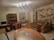 T2, rez de villa avec piscine