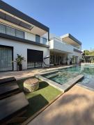 Villa de standing avec piscine chauffée