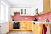 Symbiola Holiday House