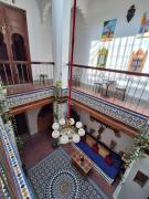 hostel four seasons