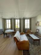 grand appartement lumineux proche du centre avec cour privée