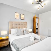 Stylish Three Bedroom House - Garden - Parking - Netflix 73BR