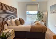 3BR Waterside Apartment With Balcony Views - Manchester