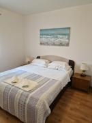 Mikuljan Apartments with Pool-5 min to Beach & Private Parking Included