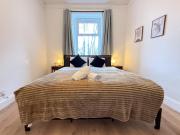 2BR Glasgow Flat - King & Super King - Fireplace