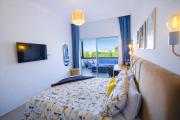 Azul Resort Apartment, Lake & Golf View, Pools & Relaxing Stay