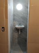 Habitación amueblada con todo