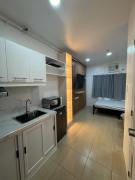 Alabang Studio room high-speed WIFI, Pool and Gym access