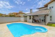 Casa c piscina e churrasq. em Jurerê - ROM0591