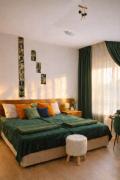 Sun-Kissed Emerald Studio Panorama View Ski & Bike