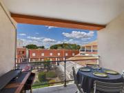 Appartement climatisé 2 pièces à 160m de la plage avec terrasse, parking privé et proche commerces - FR-1-423-240