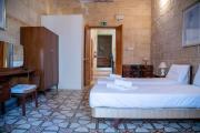 Top Senglea
