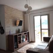 Apartamento dentro de condomínio com vaga de garagem