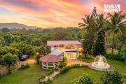 StayVista at White Nook with Lawn & Bonfire